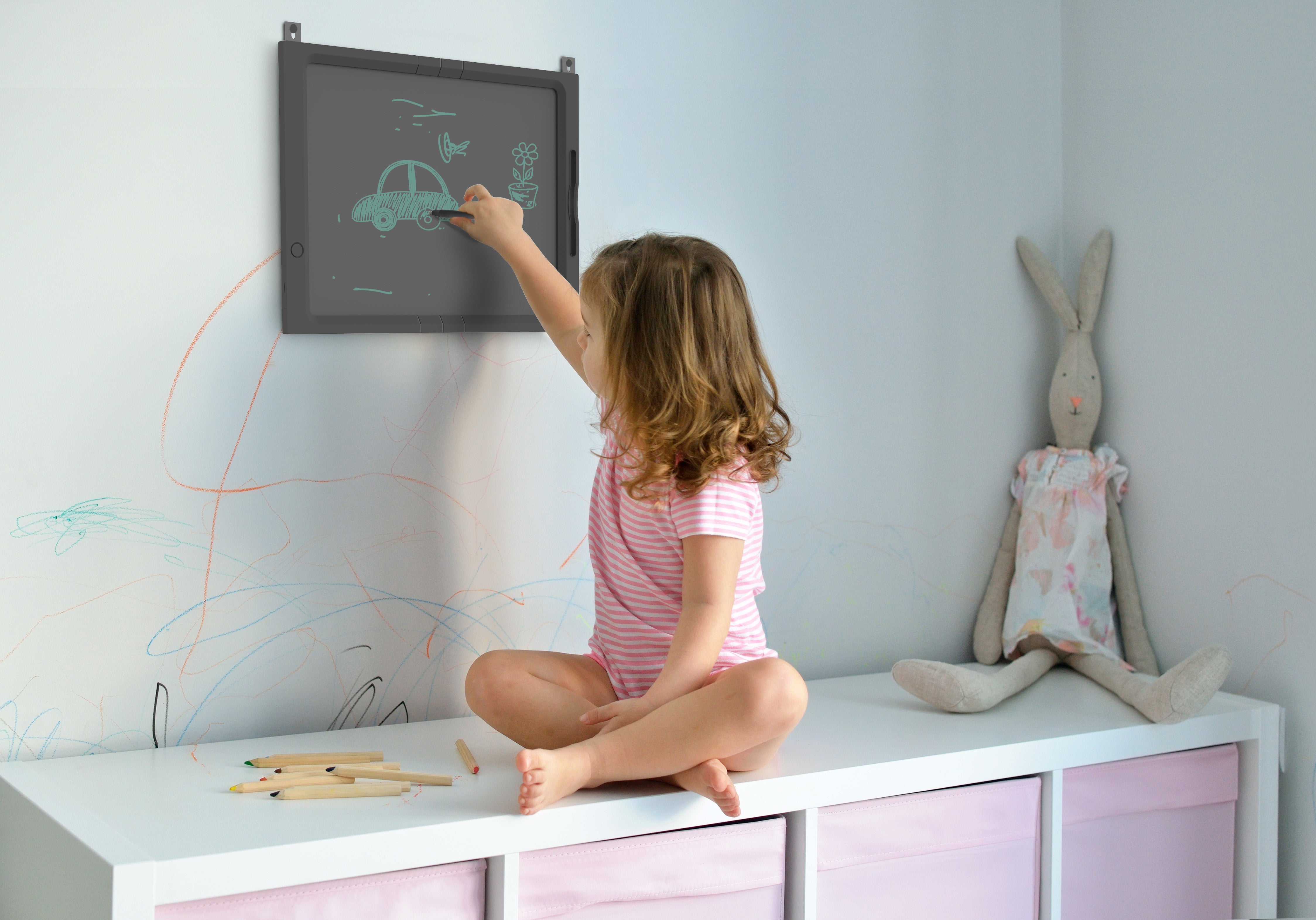 A Fun, Inexpensive Way to Keep Your Kids Occupied: The Sketch Board